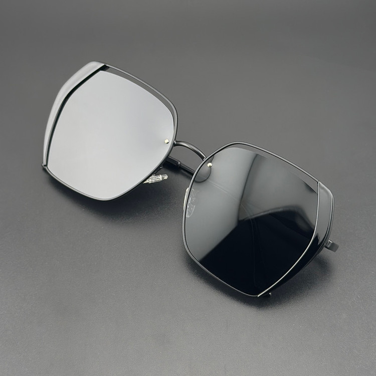 عینک آفتابی پروانه ای زنانه مدل P2205T1-1 Polarized Obsidian