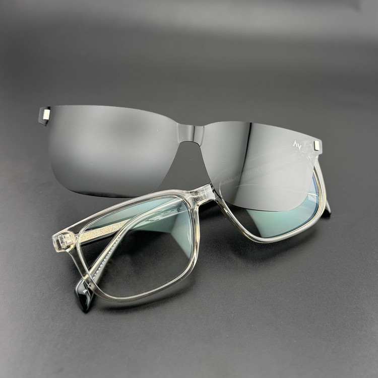 فریم عینک طبی ویفرر (Wayfarer) آلبرت وگ مدل CG-7201-C644-P109 مناسب برای انواع صورت به همراه کاور آفتابی