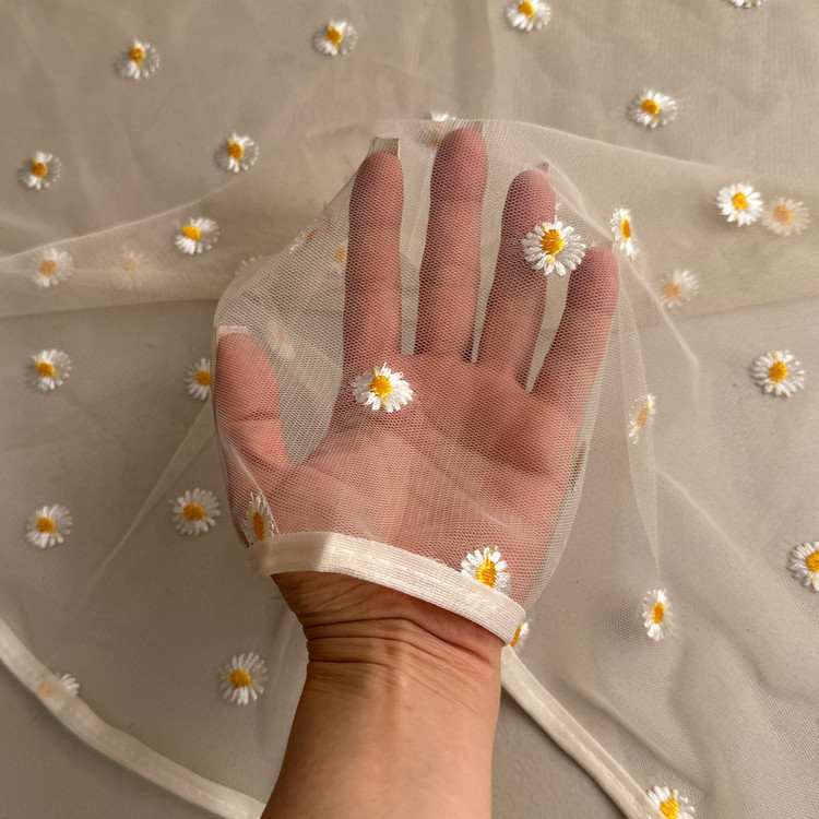 روسری زنانه مدل توری گل بابونه ای کد 60