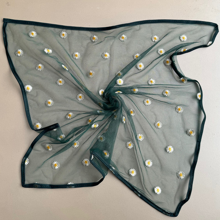 روسری زنانه مدل توری بابونه ای کد 60