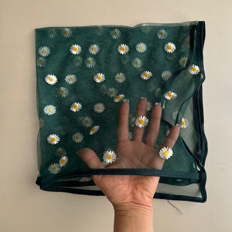 روسری زنانه مدل توری بابونه ای کد 60