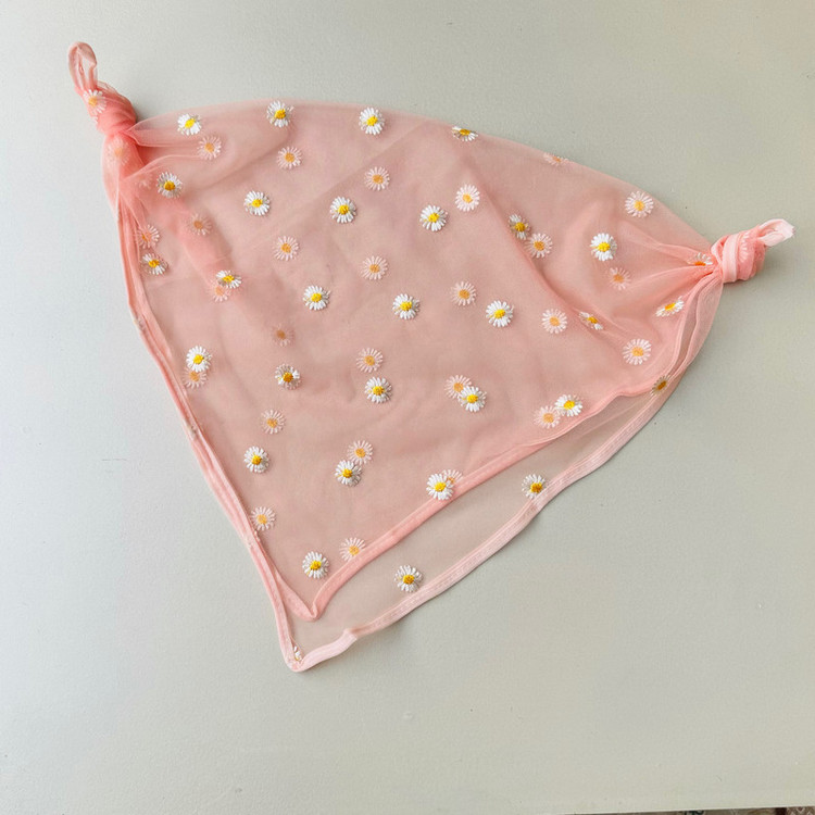 روسری زنانه مدل توری گل بابونه ای کد 60