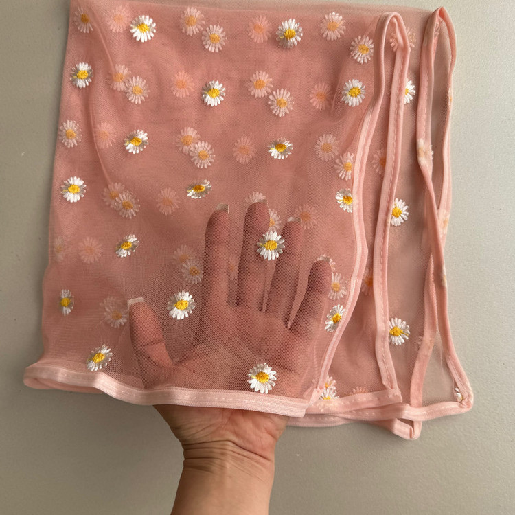 روسری زنانه مدل توری گل بابونه ای کد 60