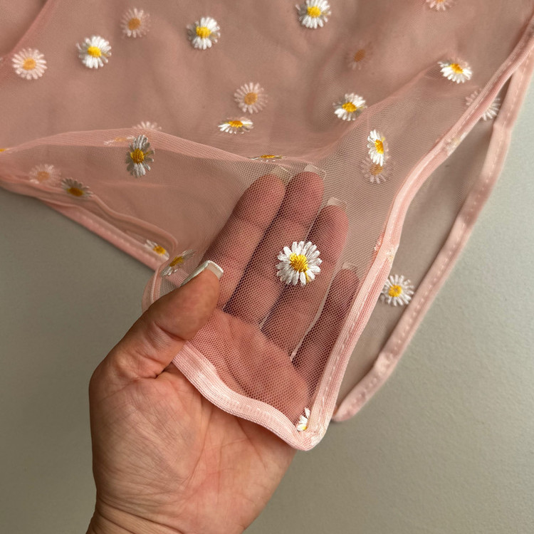 روسری زنانه مدل توری گل بابونه ای کد 60
