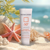 کرم ضد آفتاب رنگی درماتیپیک، 50 SPF، مدل هیدرا، مناسب پوست نرمال تا خشک تنالیته رنگ روشن و حجم 50 میلیلیتر، محافظت کننده در برابر اشعه UVA، UVB، IR، ضد آب، ضد خطوط ریز و پیری پوست، مرطوب کننده، التیامبخش، با ماندگاری 2 ساعته