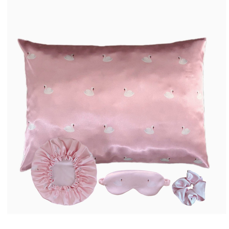 رو بالشی مدل ساتن ابریشم طرح قو سایز 50*70 سانتی متر به همراه کلاه خواب و چشم بند و کش مو