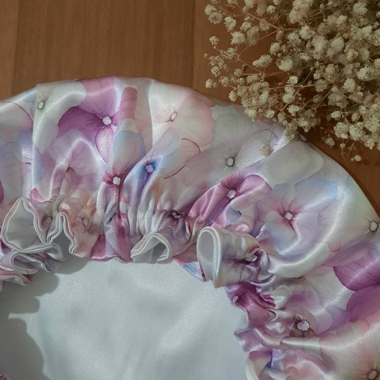 رو بالشی مدل ساتن ابریشم طرح گل آبرنگی سایز 50*70 سانتی متر به همراه کلاه خواب و چشم بند و کش مو
