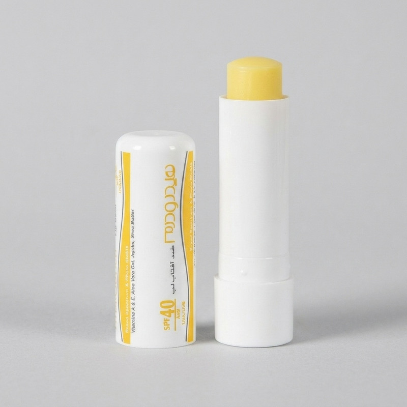 بالم لب هیدرودرم مدل SPF40 مرطوب‌کننده و ضدآفتاب با عصاره آلوئه‌ورا و شی‌باتر، مقاوم در برابر آب و تعریق، مناسب پوست خشک، جامد ماتیکی، وزن 4.5 گرم